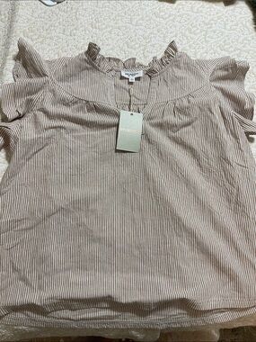 EESOME Boutique T Shirt